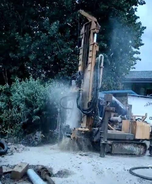 叶集区钻岩石井